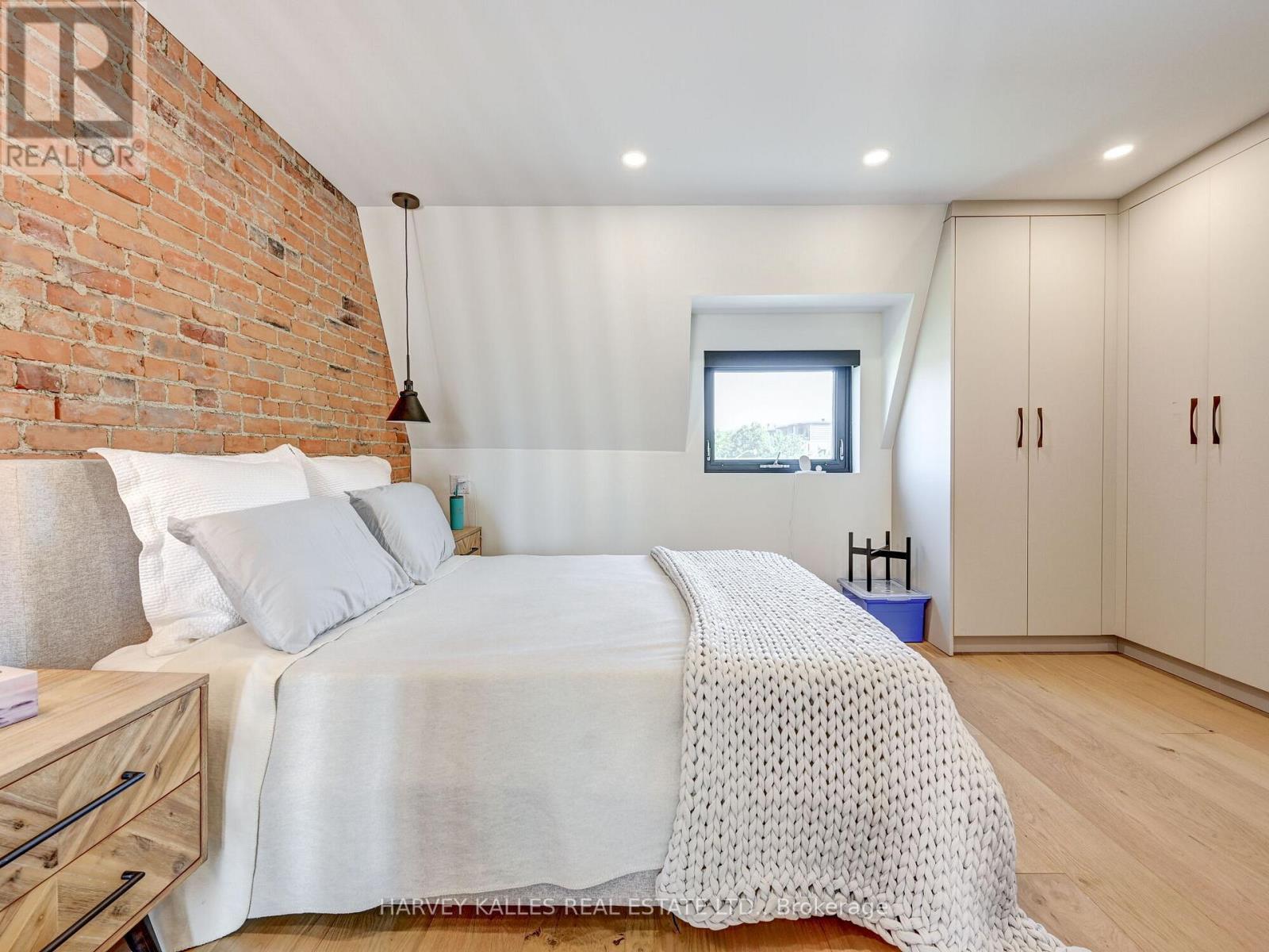 Upper - 885 Dundas Street W, Toronto, Ontario  M6J 1B9 - Photo 18 - C12216159