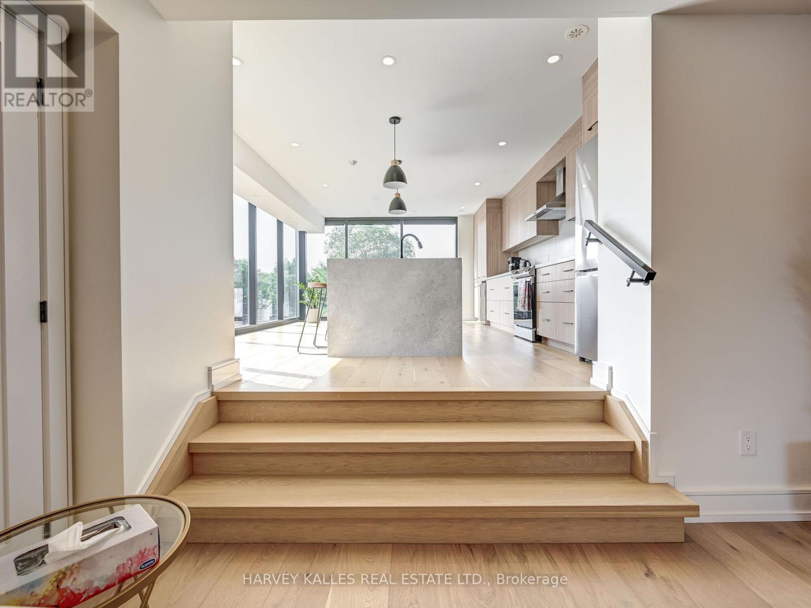 Upper - 885 Dundas Street W, Toronto, Ontario  M6J 1B9 - Photo 8 - C12216159