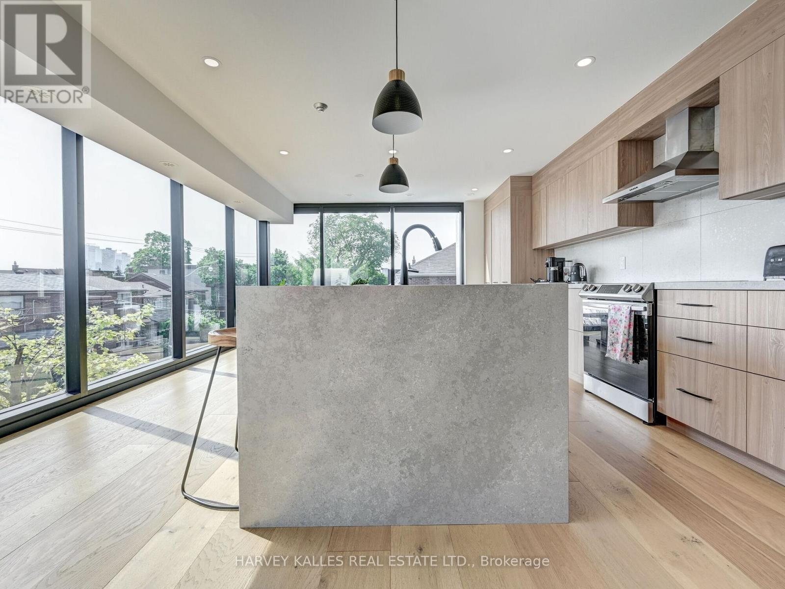 Upper - 885 Dundas Street W, Toronto, Ontario  M6J 1B9 - Photo 9 - C12216159