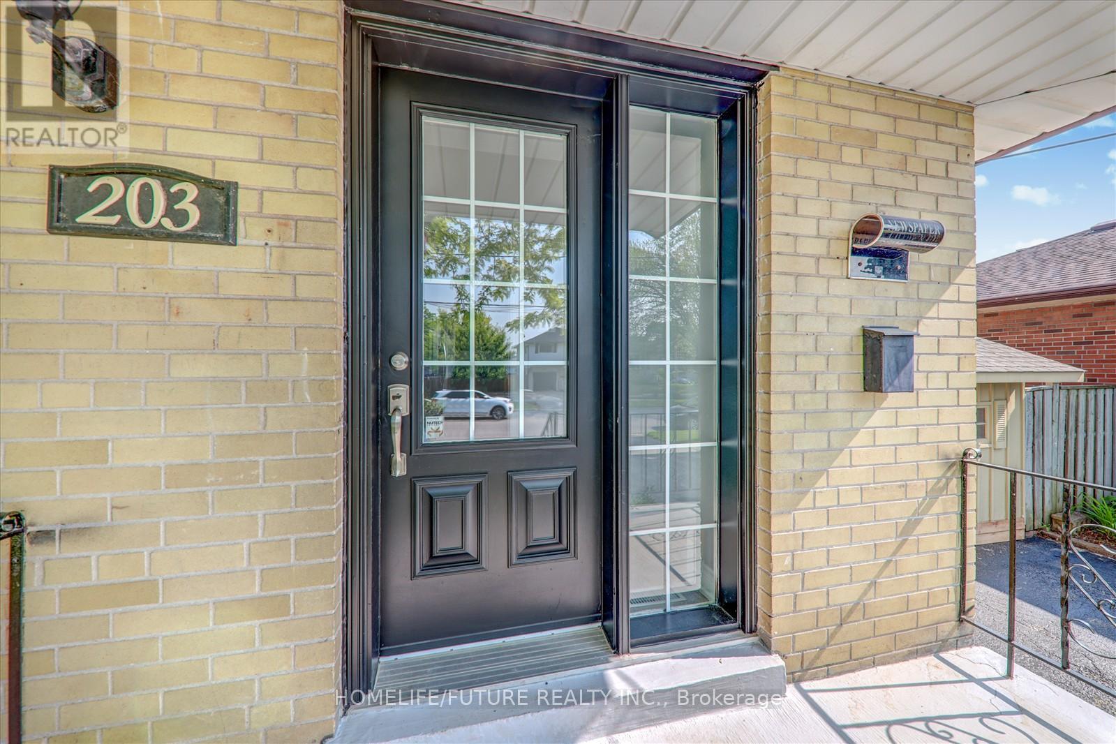 203 Crawforth Street, Whitby (Blue Grass Meadows), Ontario  L1N 3S4 - Photo 5 - E12214115