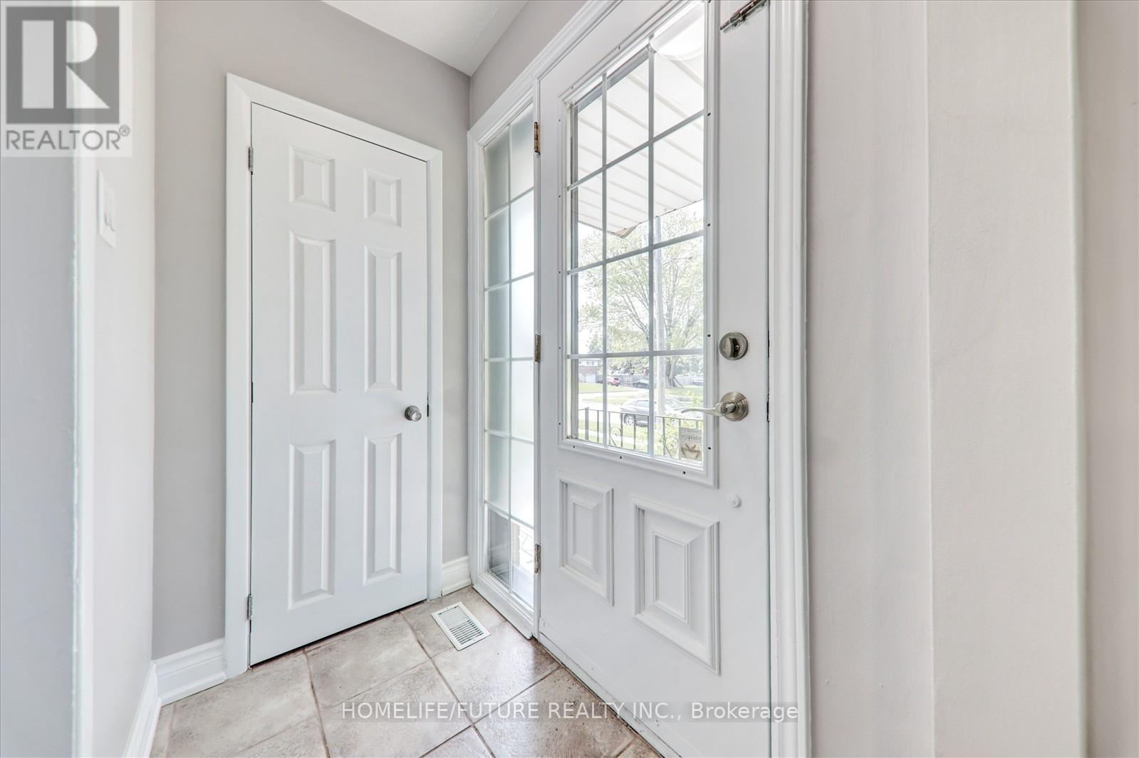 203 Crawforth Street, Whitby (Blue Grass Meadows), Ontario  L1N 3S4 - Photo 6 - E12214115