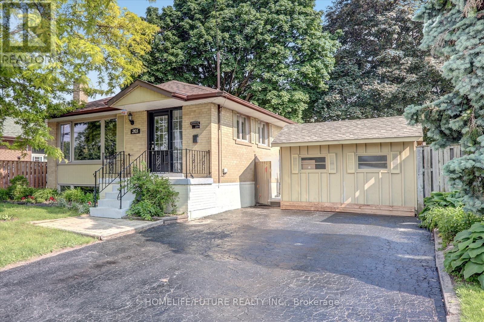 203 Crawforth Street, Whitby (Blue Grass Meadows), Ontario  L1N 3S4 - Photo 1 - E12214115