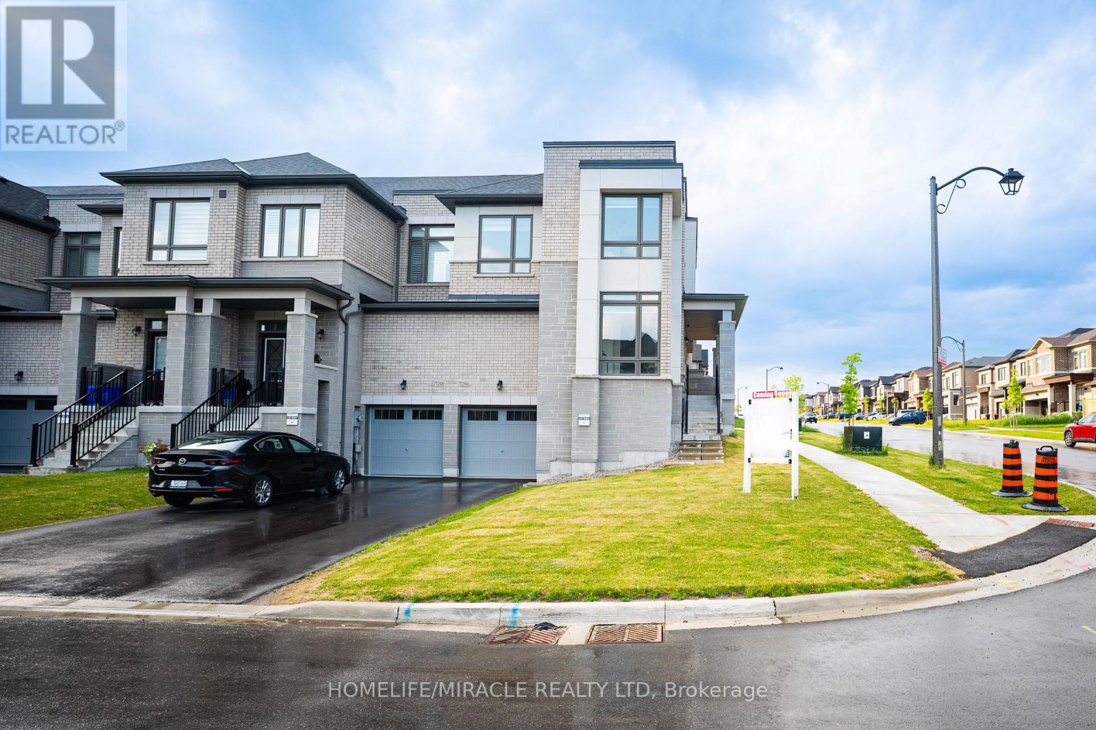 1250 Rexton Drive, Oshawa (Kedron), Ontario  L1H 8L7 - Photo 3 - E12216218