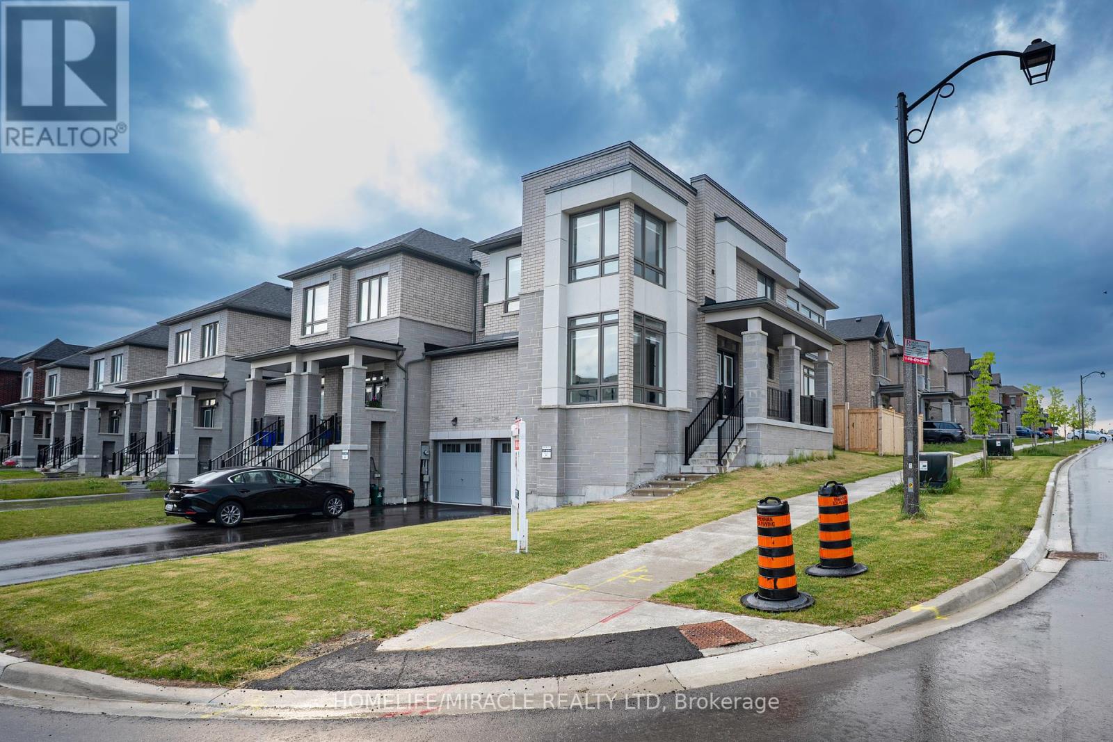 1250 Rexton Drive, Oshawa (Kedron), Ontario  L1H 8L7 - Photo 2 - E12216218