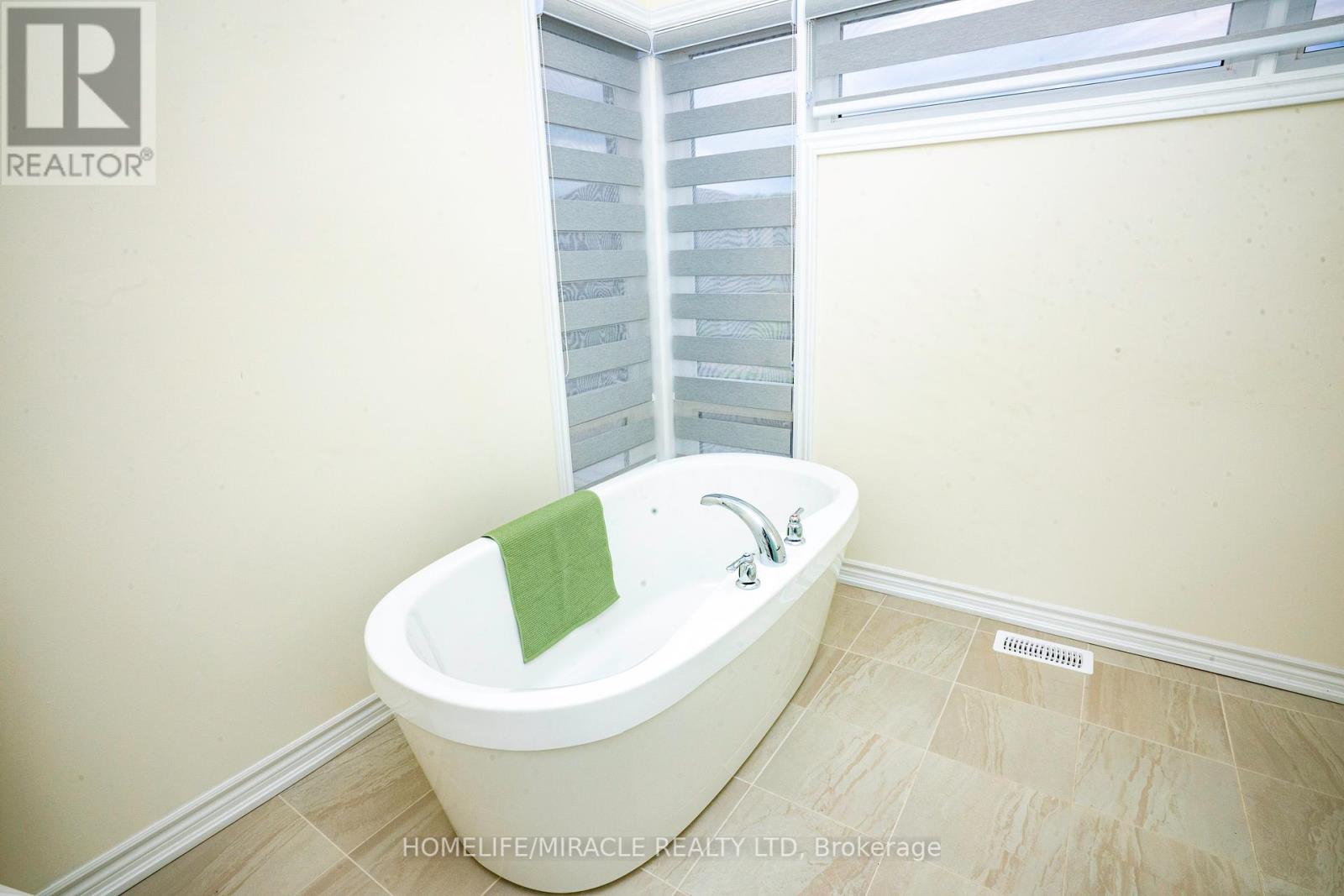 1250 Rexton Drive, Oshawa (Kedron), Ontario  L1H 8L7 - Photo 38 - E12216218