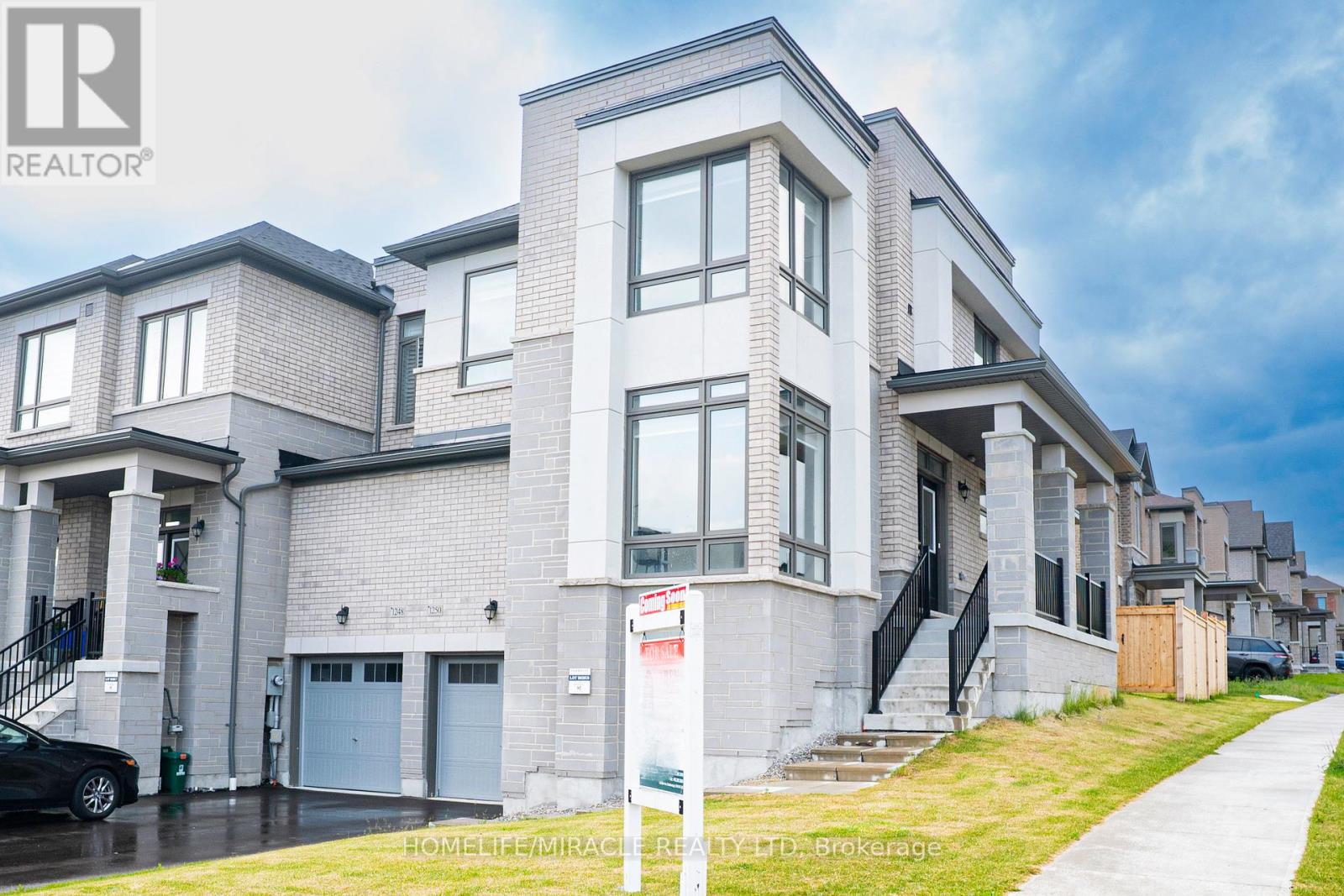 1250 Rexton Drive, Oshawa (Kedron), Ontario  L1H 8L7 - Photo 4 - E12216218
