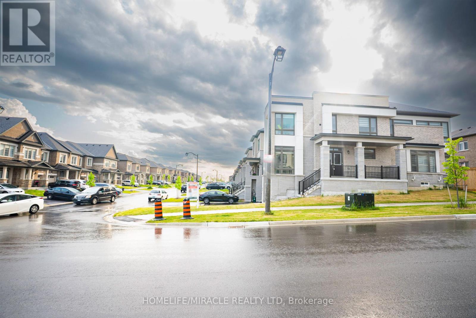 1250 Rexton Drive, Oshawa (Kedron), Ontario  L1H 8L7 - Photo 1 - E12216218