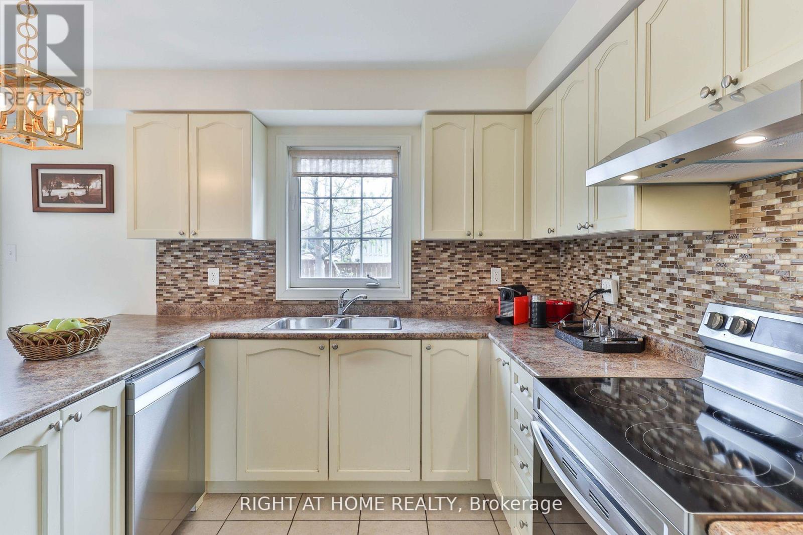 72 JEREMIAH LANE, Toronto, Ontario
