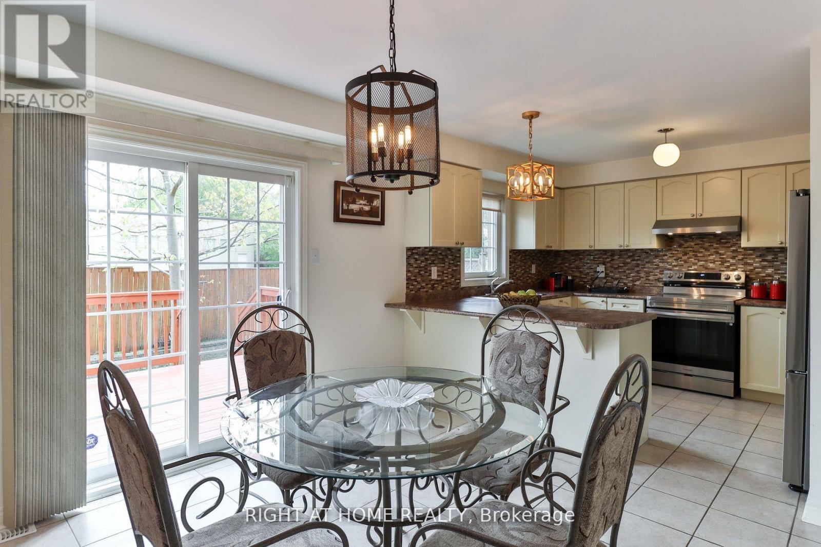72 Jeremiah Lane, Toronto, Ontario  M1J 0A4 - Photo 5 - E12214916