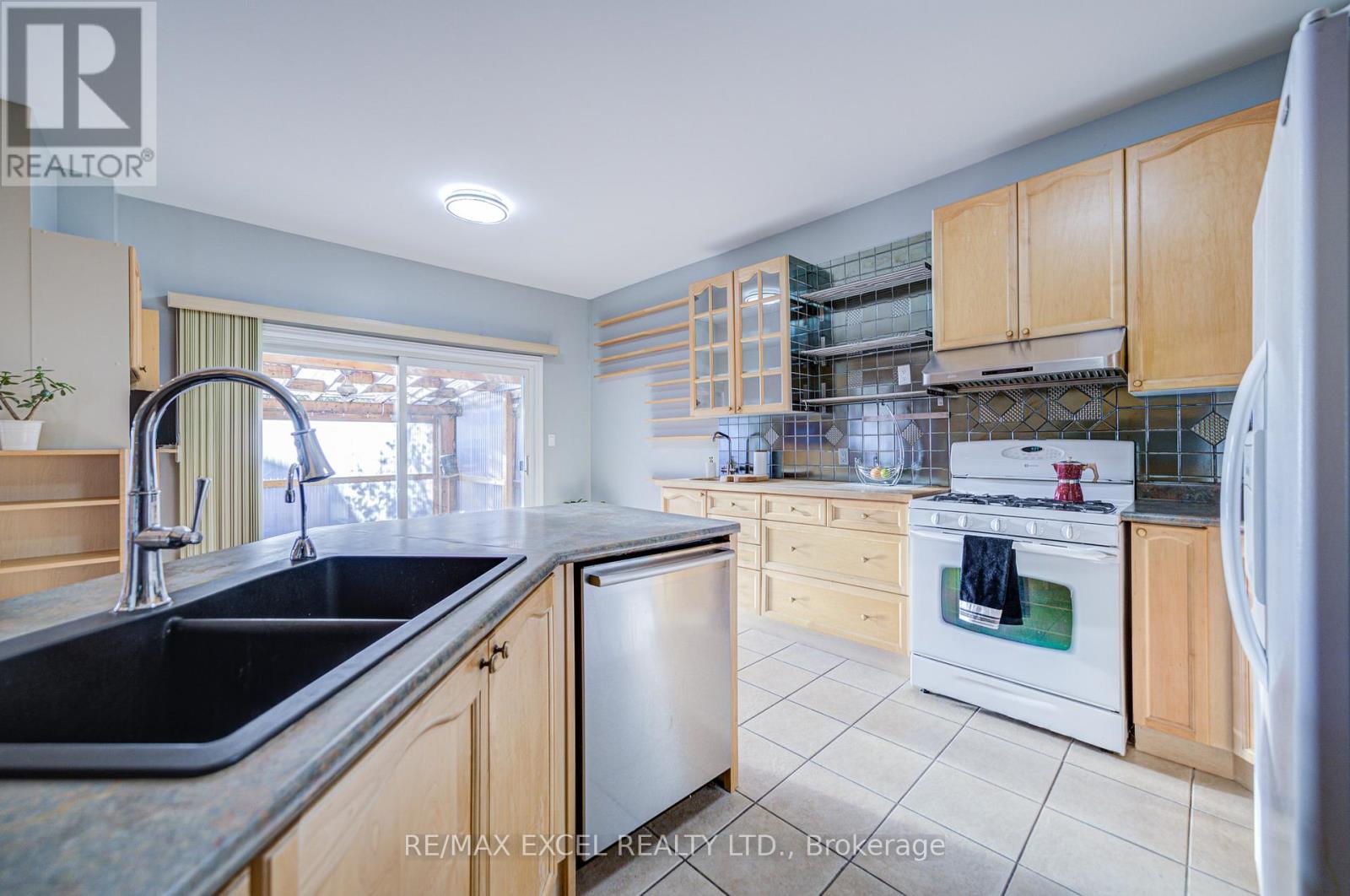 23 Lena Drive, Richmond Hill (Rouge Woods), Ontario  L4S 2V4 - Photo 21 - N12216104