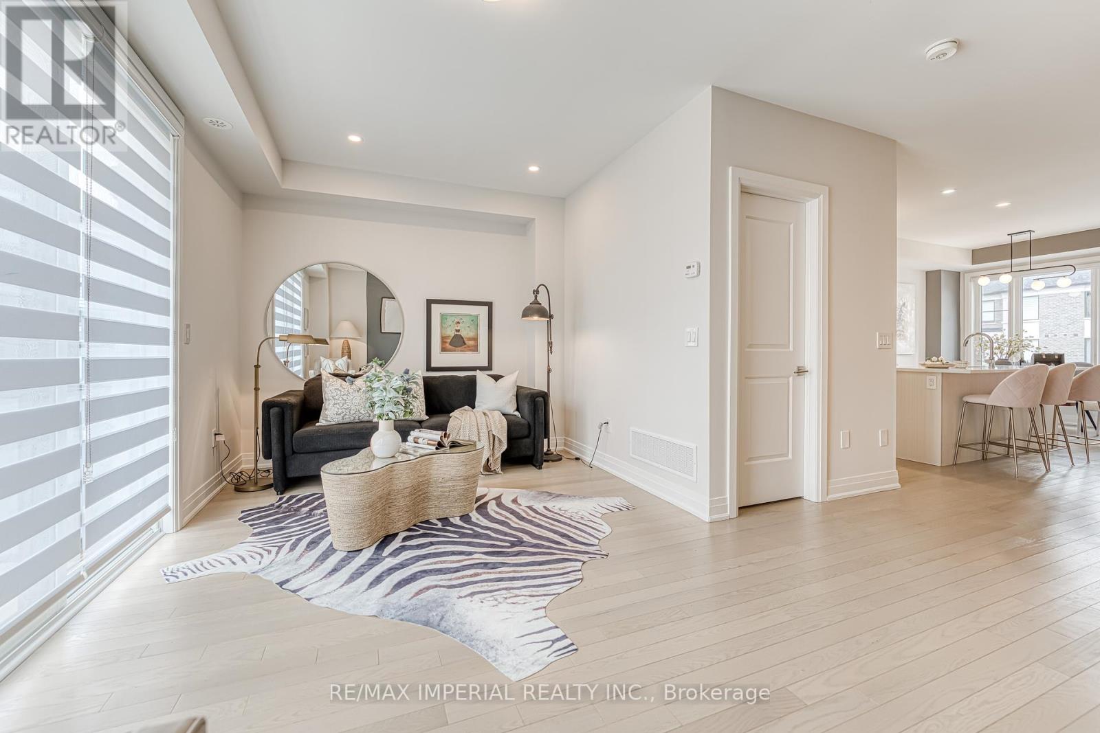 222 Vermont Avenue, Newmarket (Summerhill Estates), Ontario  L3X 0M6 - Photo 11 - N12216106