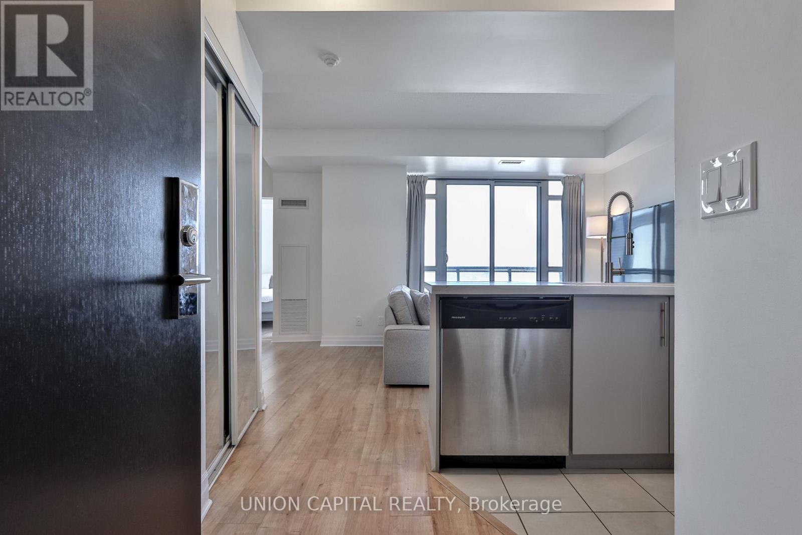 801 - 8110 Birchmount Road, Markham (Unionville), Ontario  L6G 0E3 - Photo 6 - N12216265