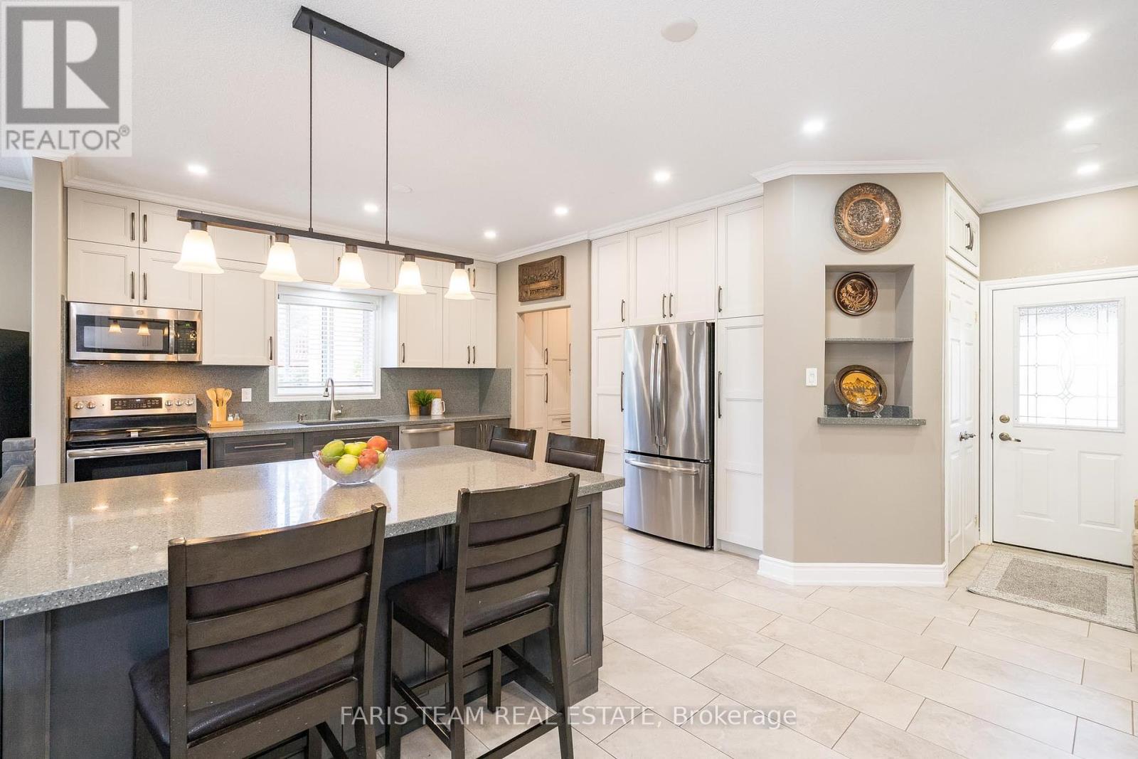 46 Kell Place, Barrie (Bayshore), Ontario  L4N 9K5 - Photo 8 - S12216158