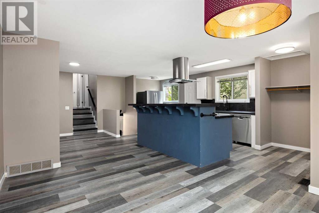 92 Erin Woods Drive Se, Calgary, Alberta  T2B 2S1 - Photo 11 - A2222354
