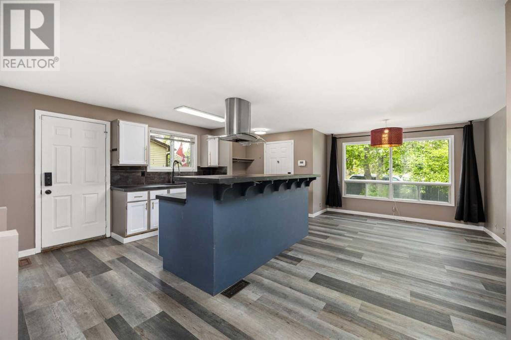 92 Erin Woods Drive Se, Calgary, Alberta  T2B 2S1 - Photo 12 - A2222354