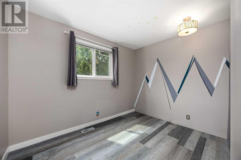 92 Erin Woods Drive Se, Calgary, Alberta  T2B 2S1 - Photo 21 - A2222354