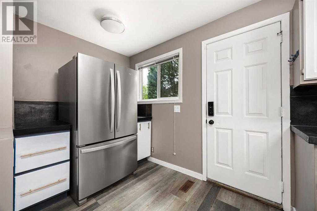 92 Erin Woods Drive Se, Calgary, Alberta  T2B 2S1 - Photo 9 - A2222354