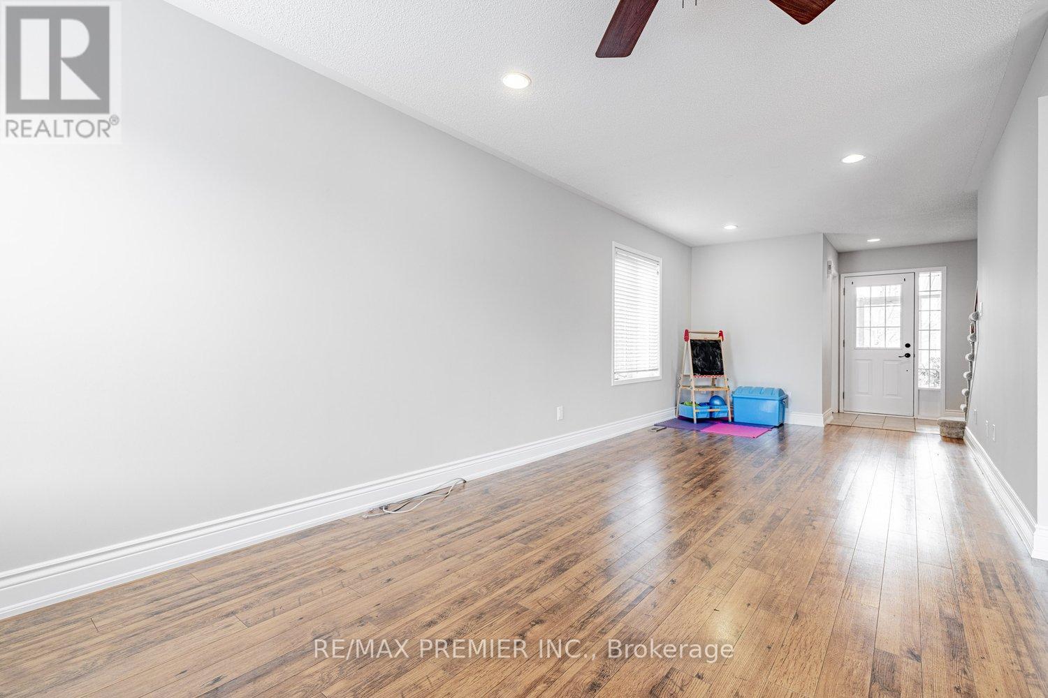 118 Tunbridge Road, Barrie, Ontario  L4M 6T1 - Photo 7 - S12216280