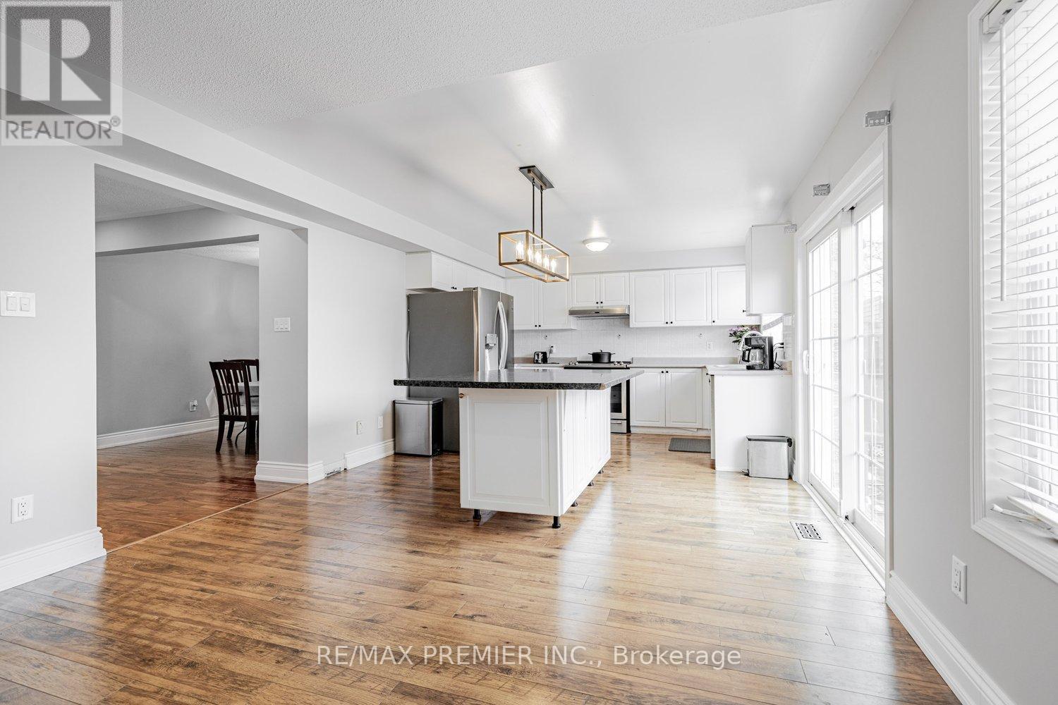 118 Tunbridge Road, Barrie, Ontario  L4M 6T1 - Photo 8 - S12216280