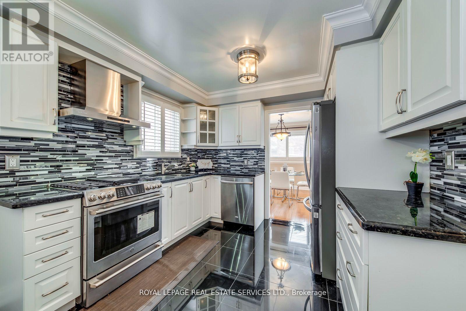 5254 Astwell Avenue, Mississauga, Ontario  L5R 3H8 - Photo 11 - W12214424