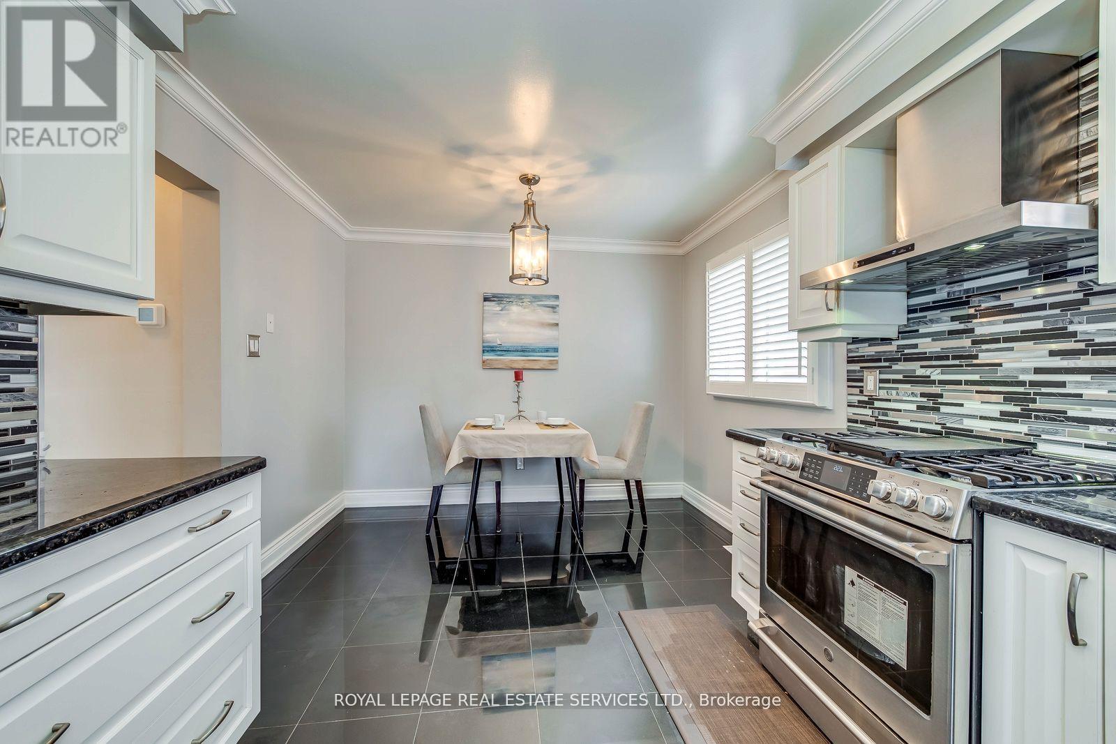 5254 Astwell Avenue, Mississauga, Ontario  L5R 3H8 - Photo 12 - W12214424
