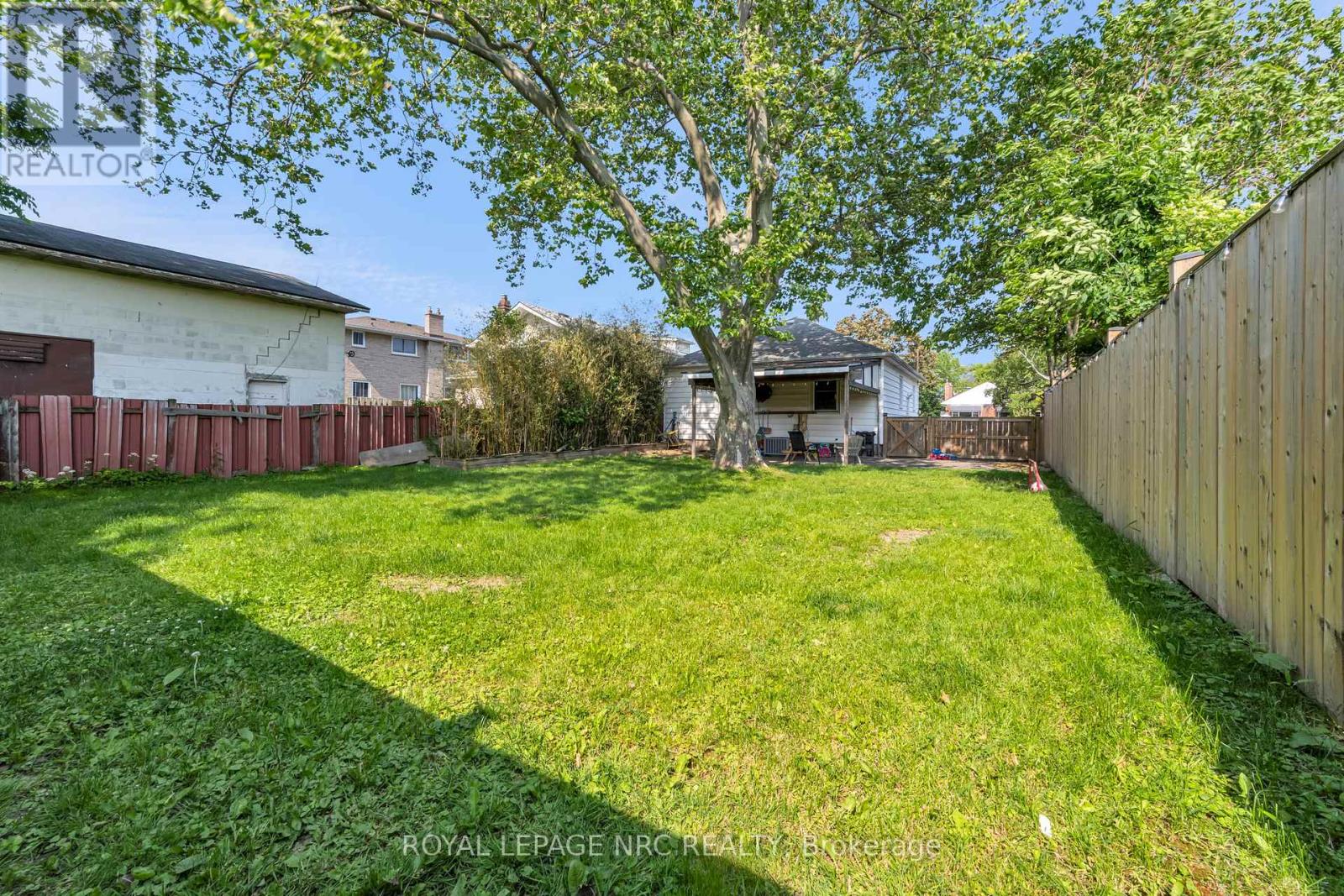 41 Perth Street, St. Catharines, Ontario  L2P 3C8 - Photo 6 - X12215908