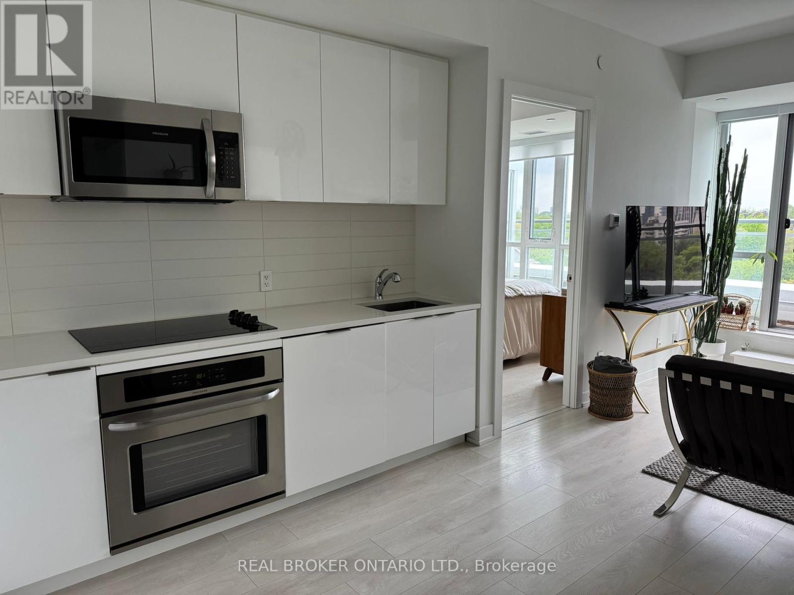 904 - 223 St. Clair Avenue W, Toronto, Ontario  M4V 0A5 - Photo 6 - C12216293
