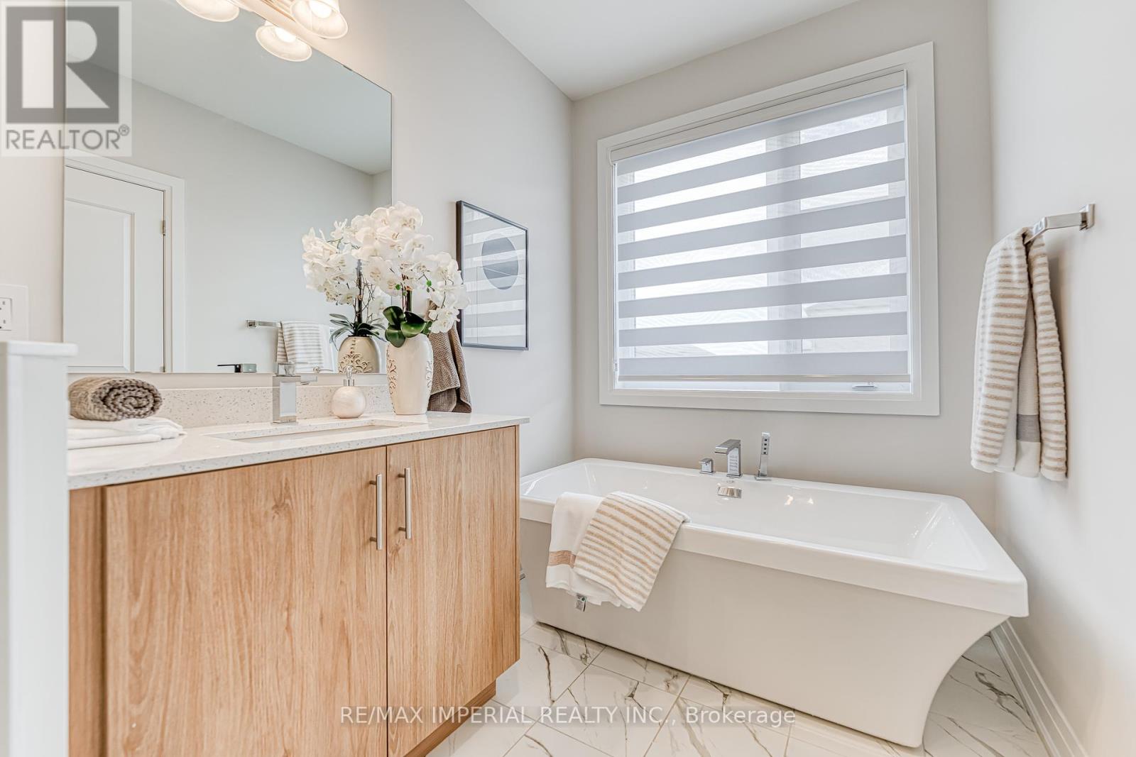 222 Vermont Avenue, Newmarket (Summerhill Estates), Ontario  L3X 0M6 - Photo 26 - N12216106
