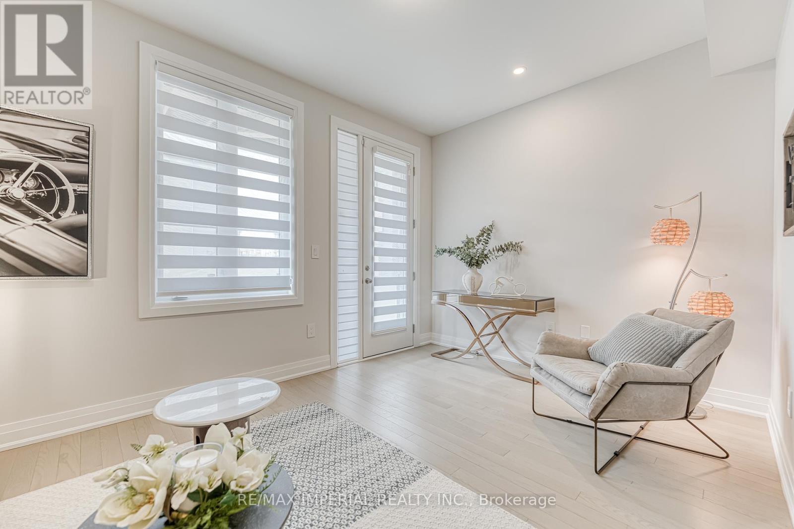 222 Vermont Avenue, Newmarket (Summerhill Estates), Ontario  L3X 0M6 - Photo 6 - N12216106