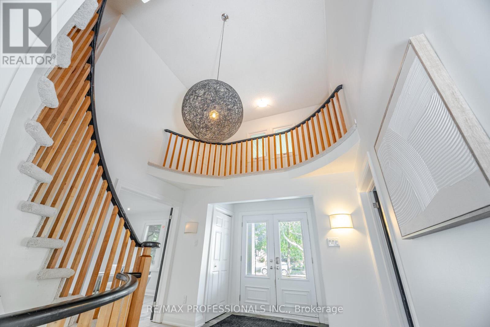 20 Wadsworth Circle, Brampton, Ontario  L6Z 1W7 - Photo 5 - W12216056
