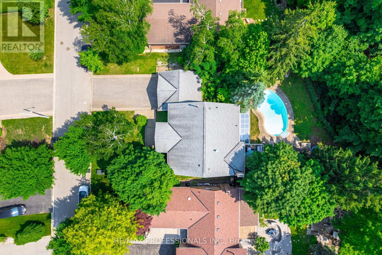 20 Wadsworth Circle, Brampton, Ontario  L6Z 1W7 - Photo 3 - W12216056