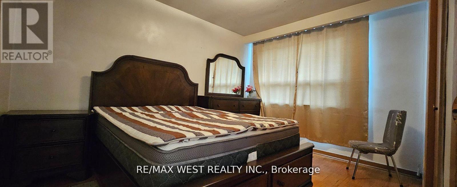 18 Richgrove Drive, Toronto (Willowridge-Martingrove-Richview), Ontario  M9R 2K9 - Photo 13 - W12216105