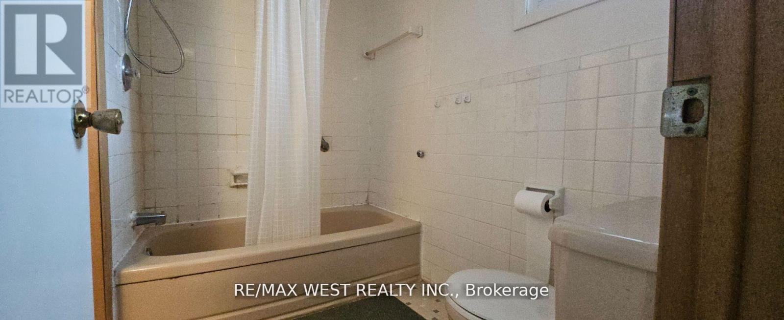 18 Richgrove Drive, Toronto (Willowridge-Martingrove-Richview), Ontario  M9R 2K9 - Photo 14 - W12216105
