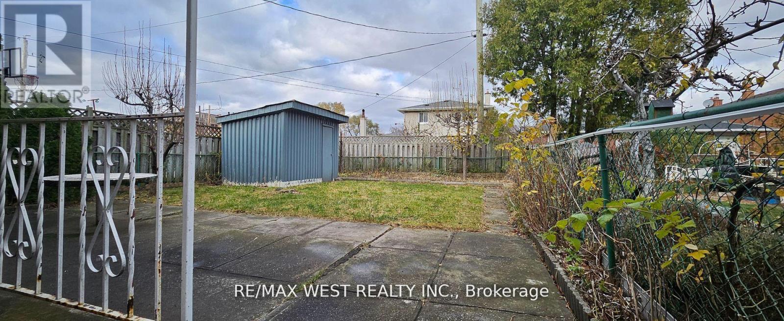 18 Richgrove Drive, Toronto (Willowridge-Martingrove-Richview), Ontario  M9R 2K9 - Photo 29 - W12216105