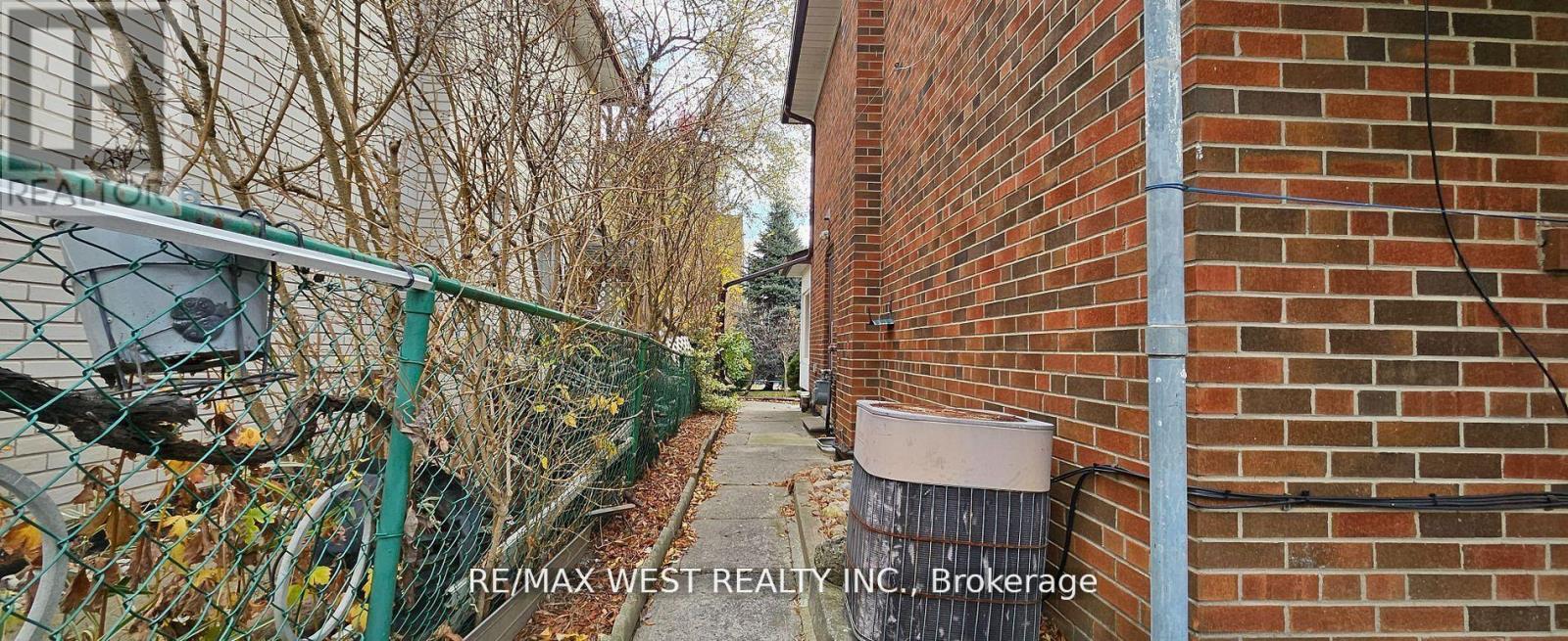 18 Richgrove Drive, Toronto (Willowridge-Martingrove-Richview), Ontario  M9R 2K9 - Photo 27 - W12216105