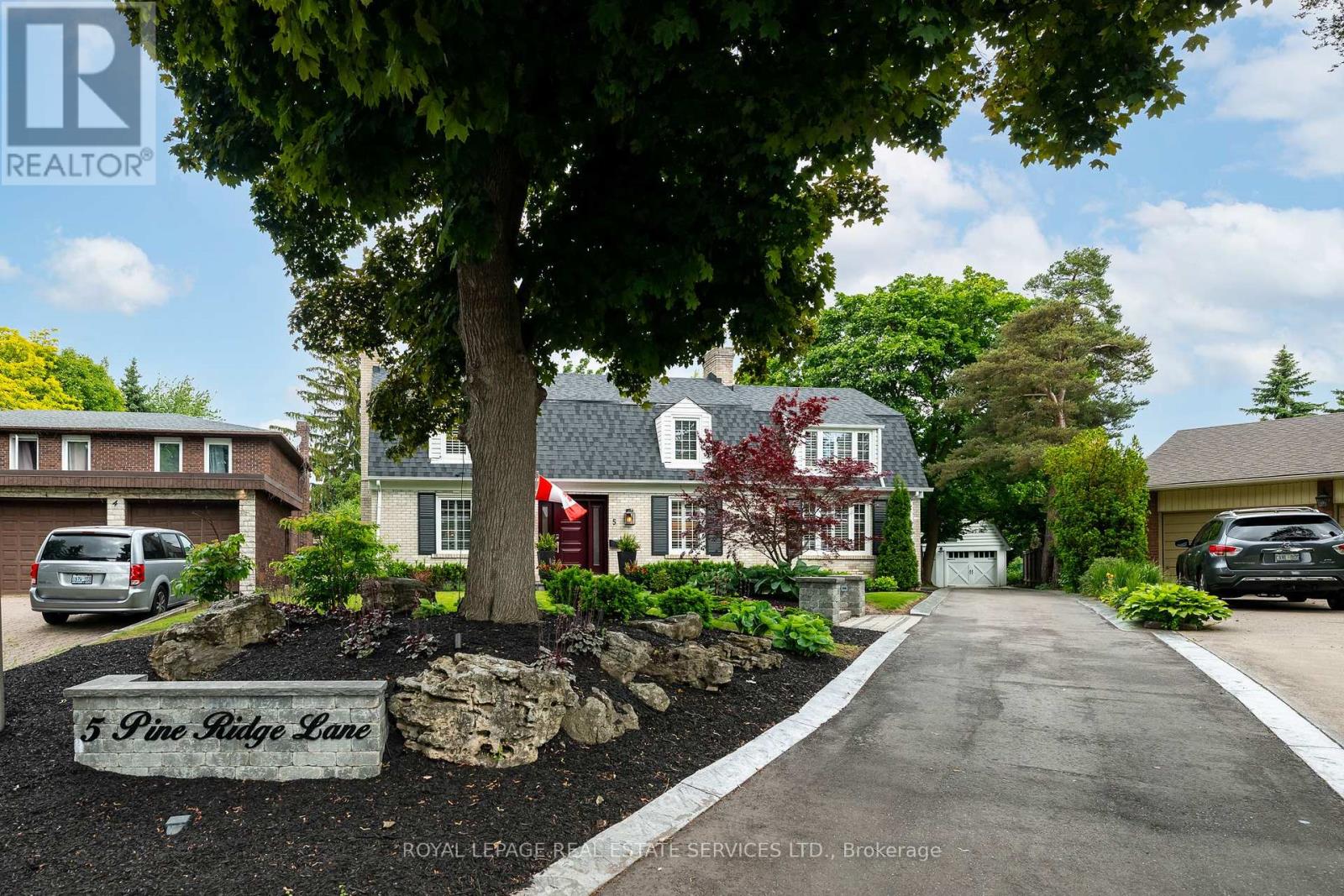 5 Pine Ridge Lane, Brampton, Ontario  L6W 1G6 - Photo 2 - W12216214
