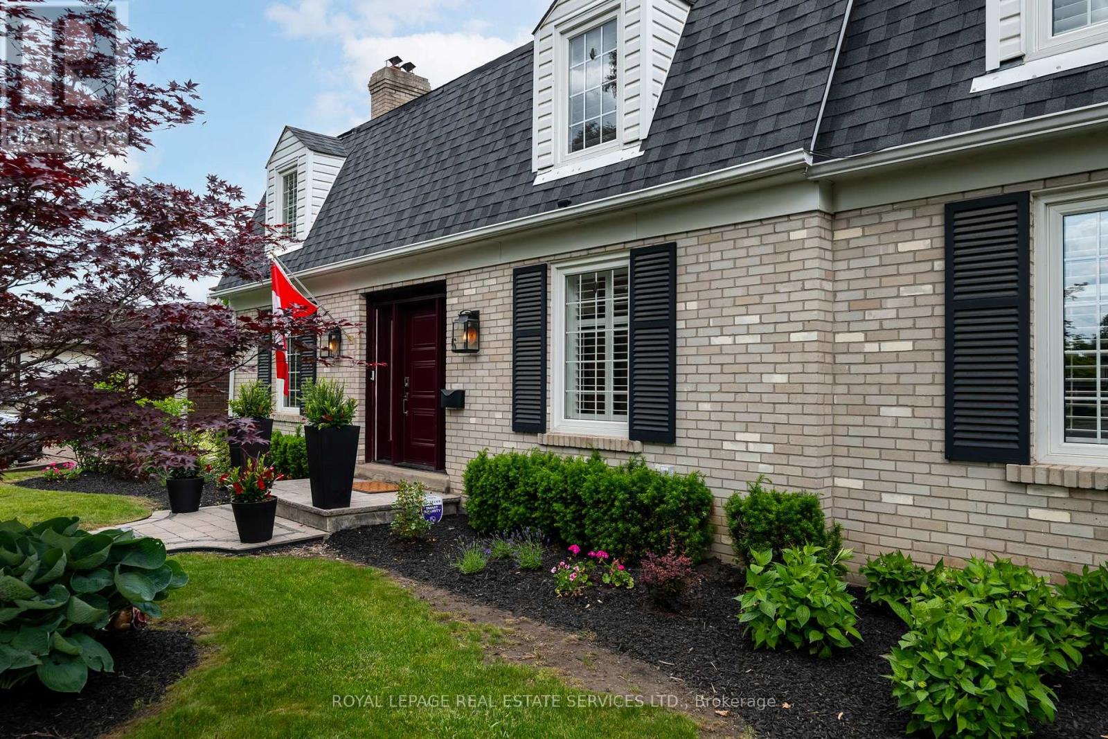 5 Pine Ridge Lane, Brampton, Ontario  L6W 1G6 - Photo 4 - W12216214