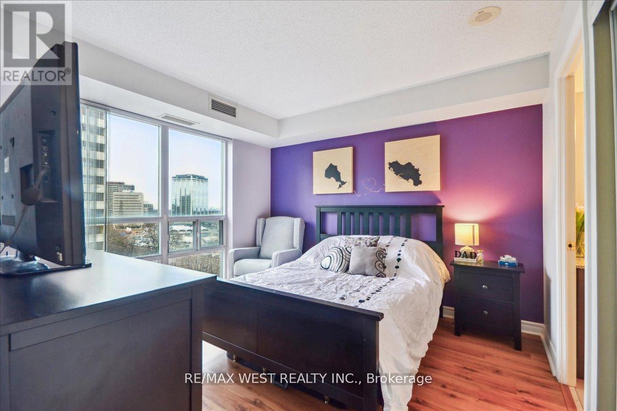 902 - 5 Michael Power Place, Toronto (Islington-City Centre West), Ontario  M9A 0A3 - Photo 6 - W12216192
