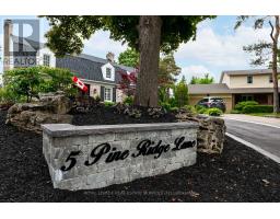 5 PINE RIDGE LANE, Brampton, Ontario