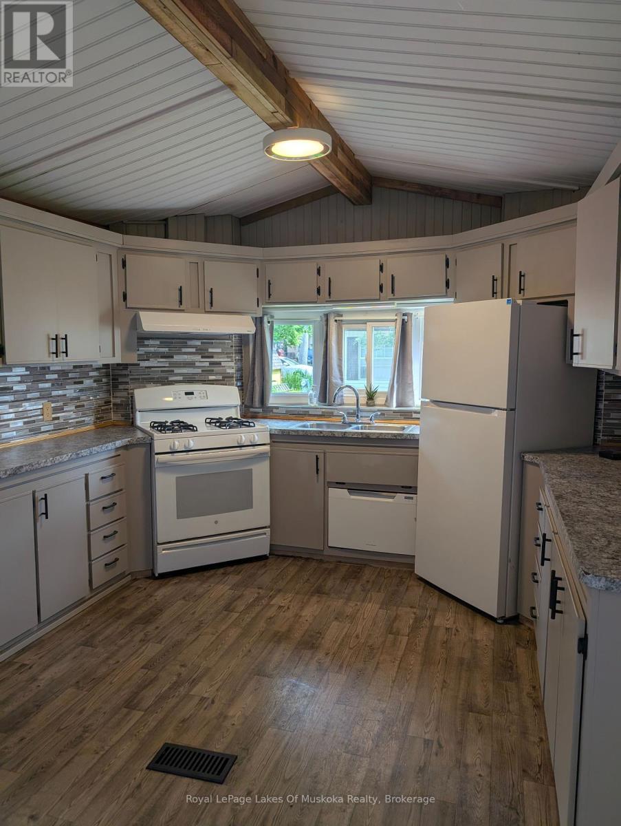 48 - 1007 Beaver Ridge Road, Gravenhurst, Ontario  P1P 1R1 - Photo 10 - X12213705