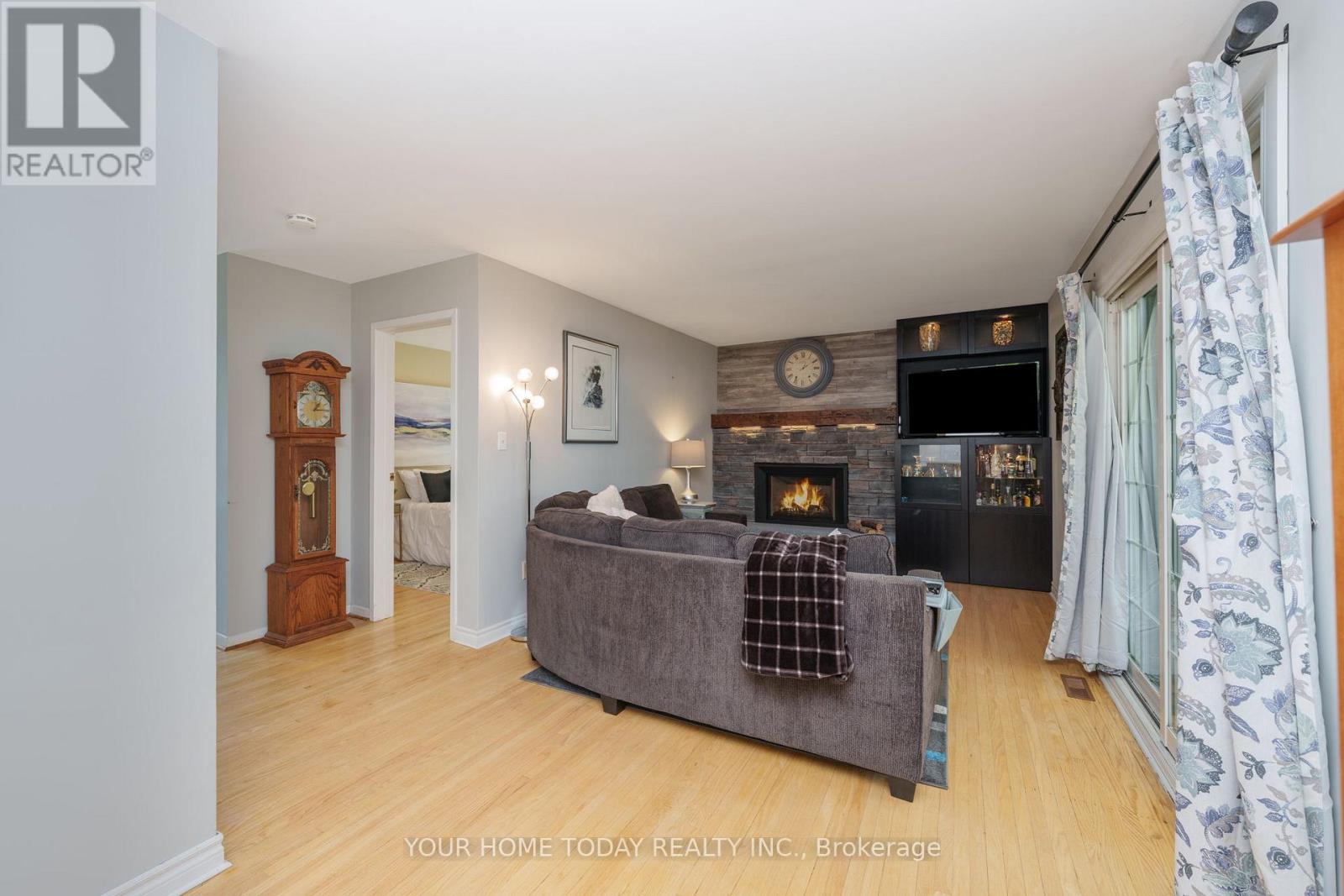 64 Greystone Crescent, Halton Hills (Georgetown), Ontario  L7G 1G9 - Photo 16 - W12216275