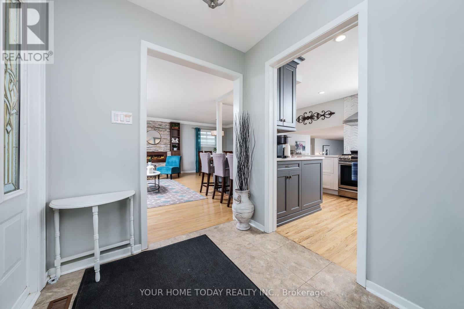 64 Greystone Crescent, Halton Hills (Georgetown), Ontario  L7G 1G9 - Photo 5 - W12216275