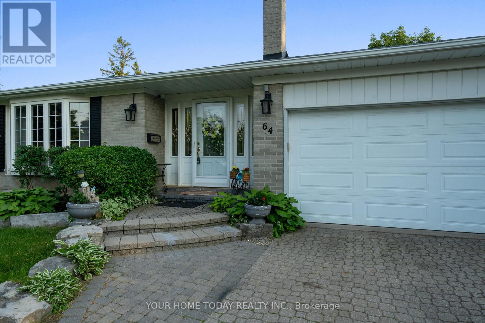64 Greystone Crescent, Halton Hills (Georgetown), Ontario  L7G 1G9 - Photo 3 - W12216275