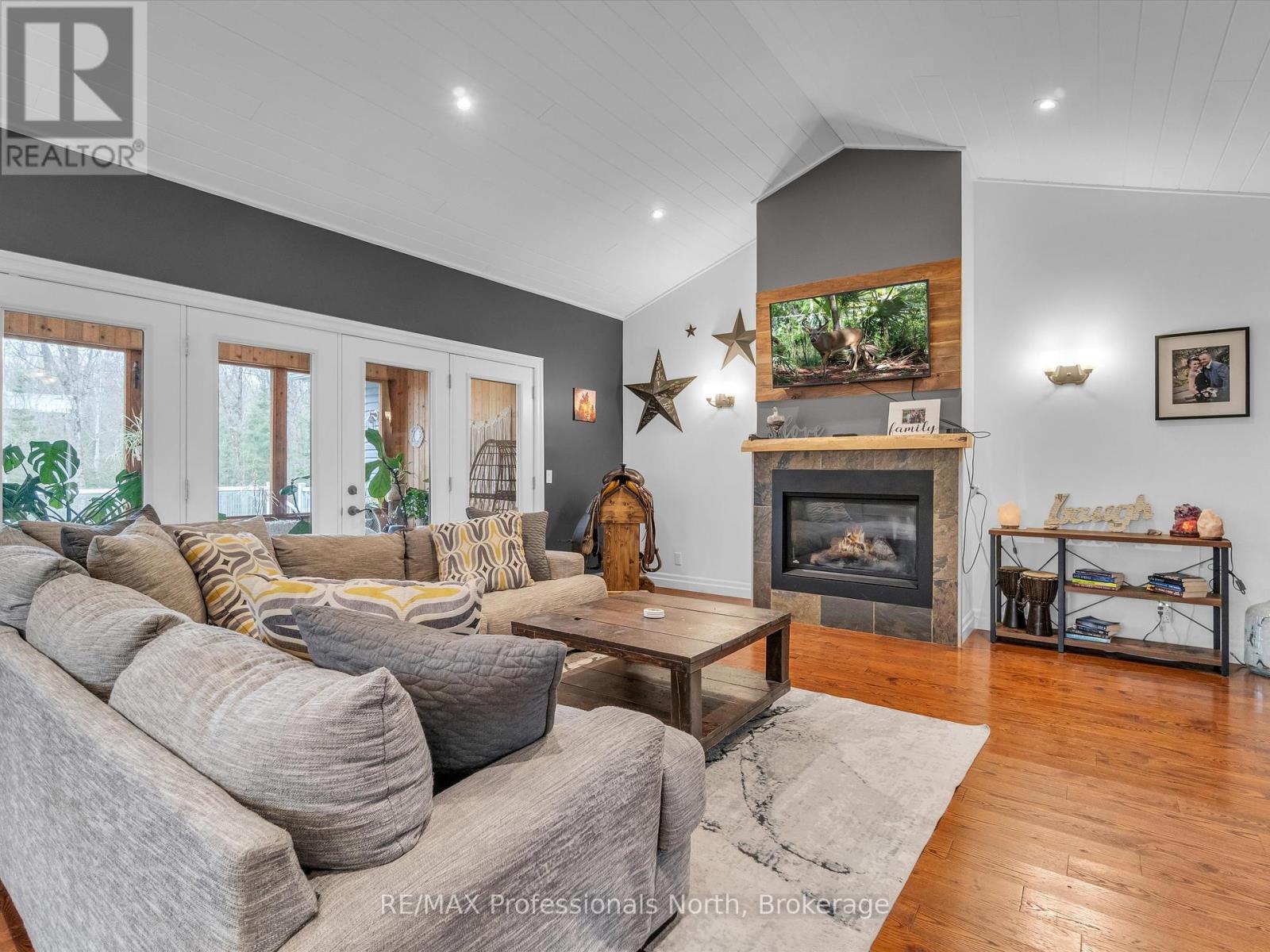 93 MAINHOOD'S ROAD, Huntsville, Ontario