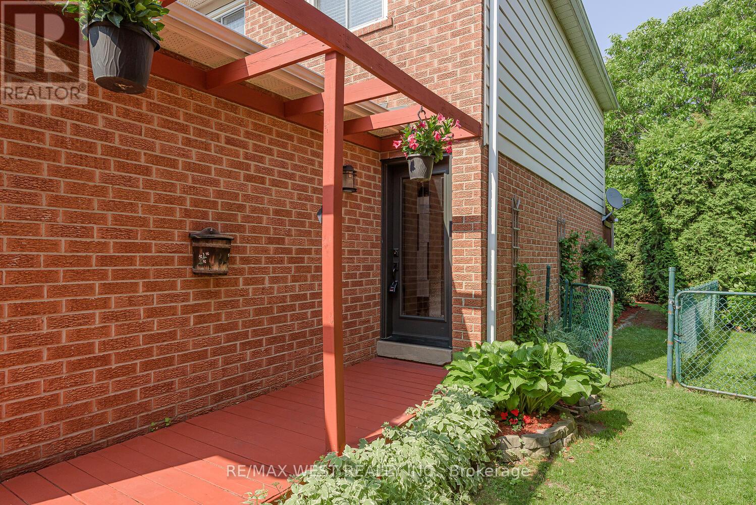 90 Lakecrest Trail, Brampton (Heart Lake West), Ontario  L6Z 1S6 - Photo 8 - W12216277