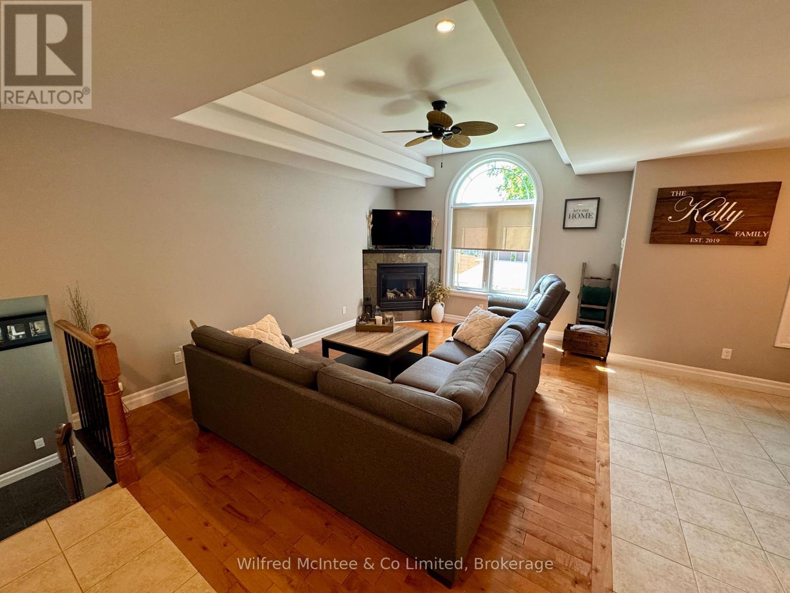 908 Old Durham Road, Brockton, Ontario  N0G 2V0 - Photo 13 - X12216067