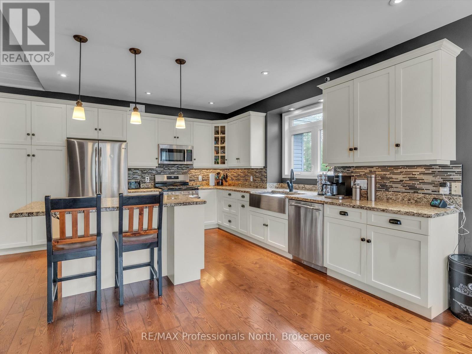 93 Mainhood's Road, Huntsville (Stephenson), Ontario  P0B 1M0 - Photo 5 - X12216107