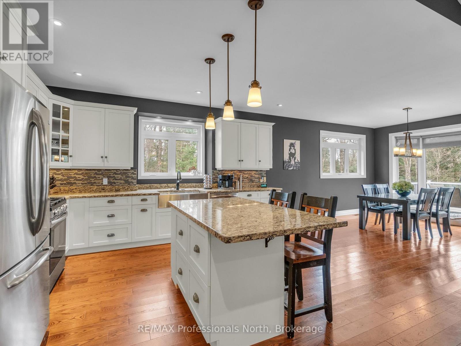 93 Mainhood's Road, Huntsville (Stephenson), Ontario  P0B 1M0 - Photo 8 - X12216107