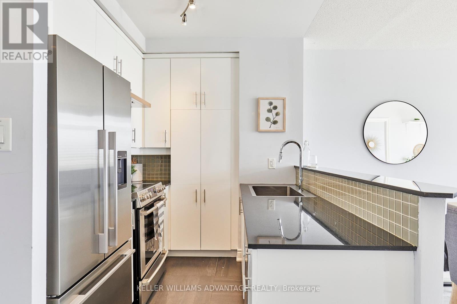 716 - 2495 Dundas Street W, Toronto (High Park North), Ontario  M6P 1C3 - Photo 13 - W12216286