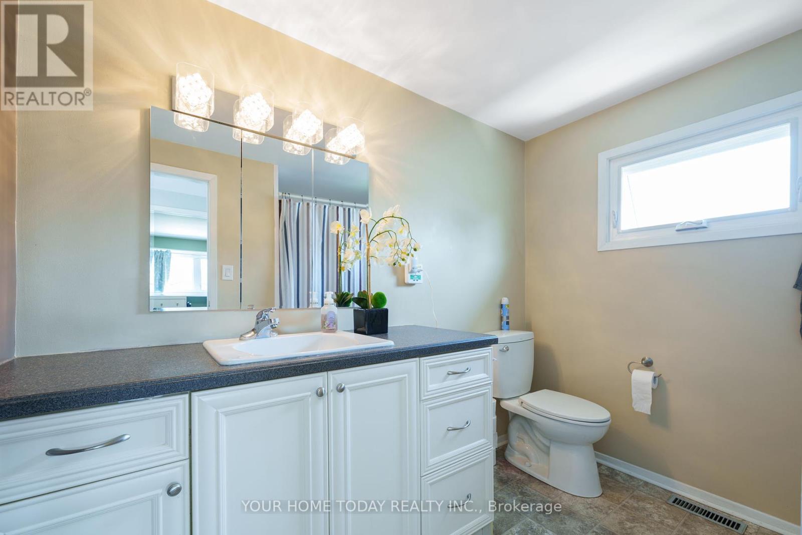 64 Greystone Crescent, Halton Hills (Georgetown), Ontario  L7G 1G9 - Photo 28 - W12216275
